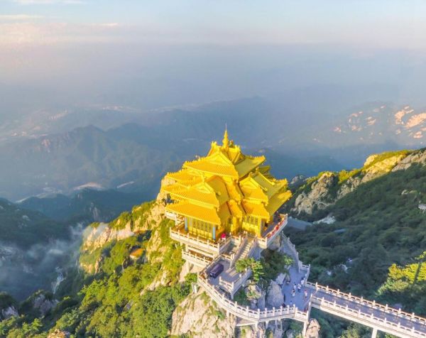 老君山在哪(想去領略一下它的壯麗景色)