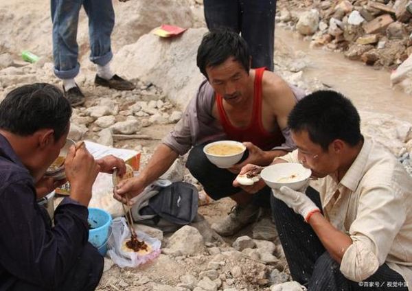 農民工的工地生活(他們真的吃飽了嗎)